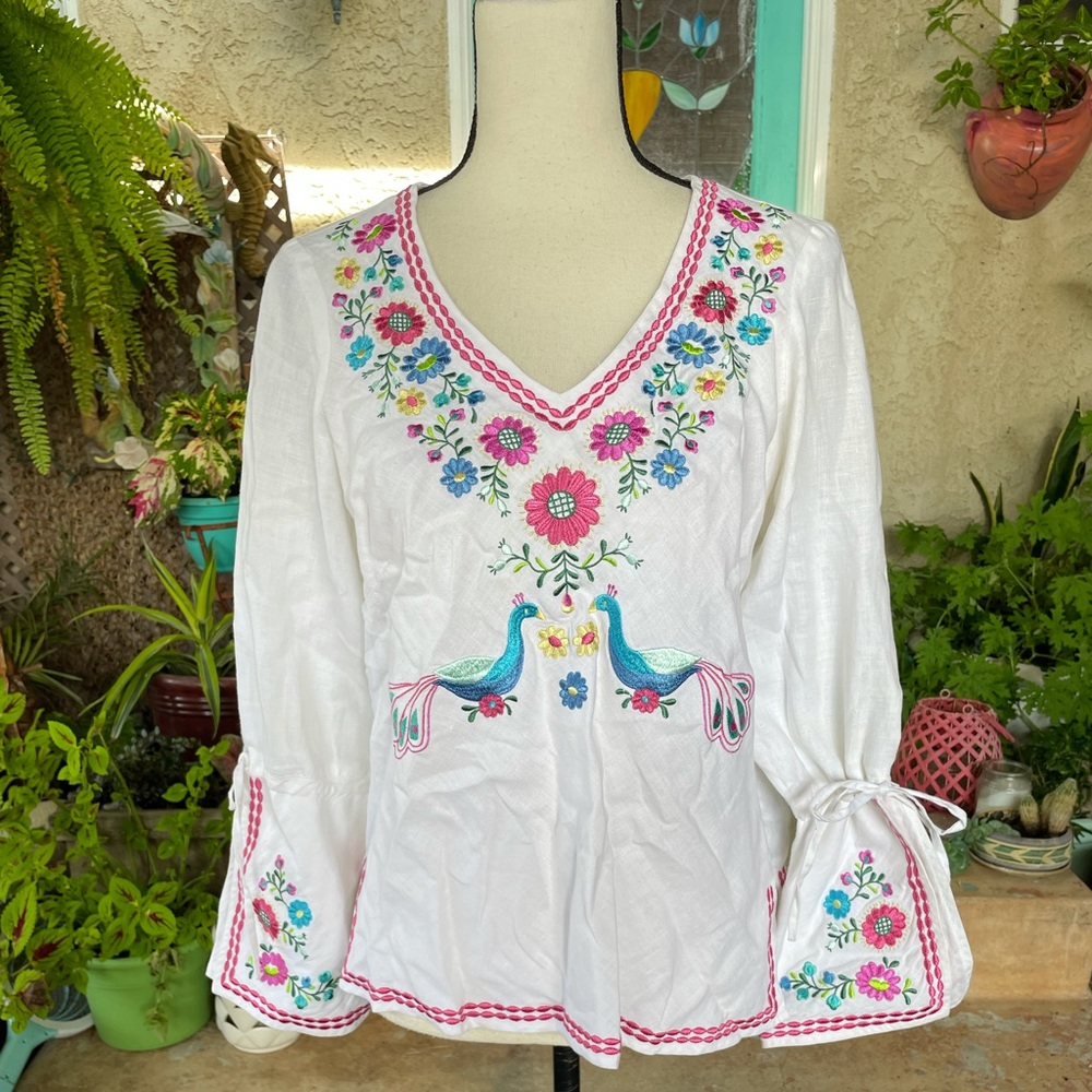 Willi Smith White Linen Embroidered Long Sleeve Top with Peacocks  size Medium